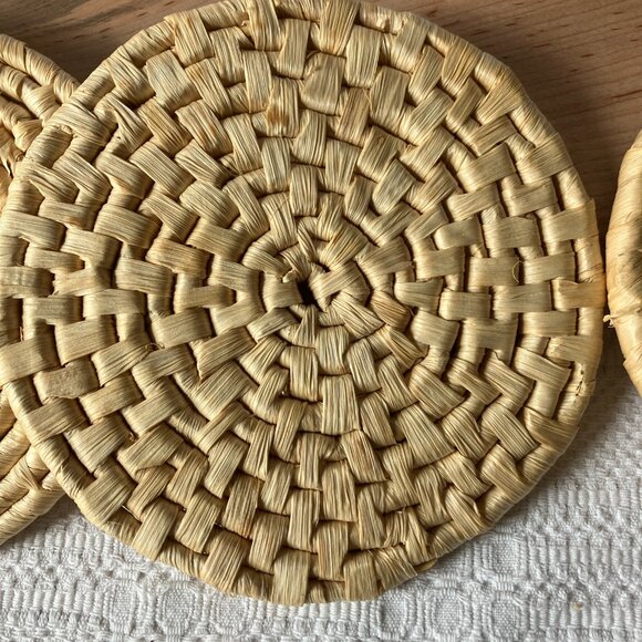 Set of 3 Natural Fiber Trivets, Thick Durable, Textured Seagrass Cottagecore - Picture 5 of 6
